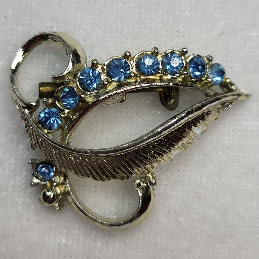 Vintage Leaf-themed Blue Rhinestone Brooch / Pin